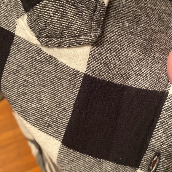 Ladies size small shacket with hood. - Picture 12 of 13